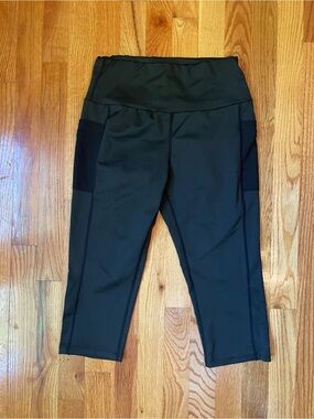 SHEIN Black High-Waist Capri Leggings with Pocket Panels